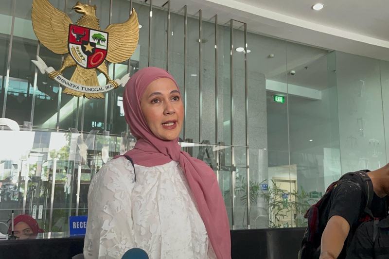 Paula Verhoeven melaporkan majelis hakim Pengadilan Agama (PA) Jakarta Selatan terkait dugaan pelanggaran kode etik ke KY.