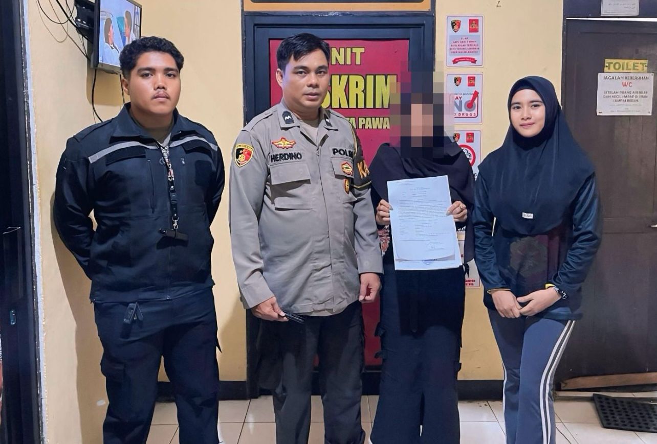 Tersangka penganiayaan saat diperiksa di Polres Ketapang.