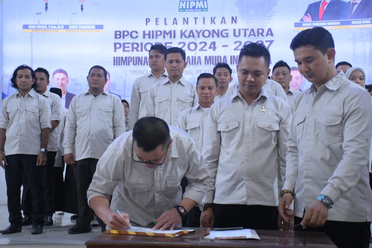 PELANTIKAN: Pelantikan Pengurus Badan Pengurus Cabang Himpunan Pengusaha Muda Indonesia (BPC HIPMI) Kabupaten Kayong Utara Masa Bhakti 2025-2028.  // Prokopim KKU