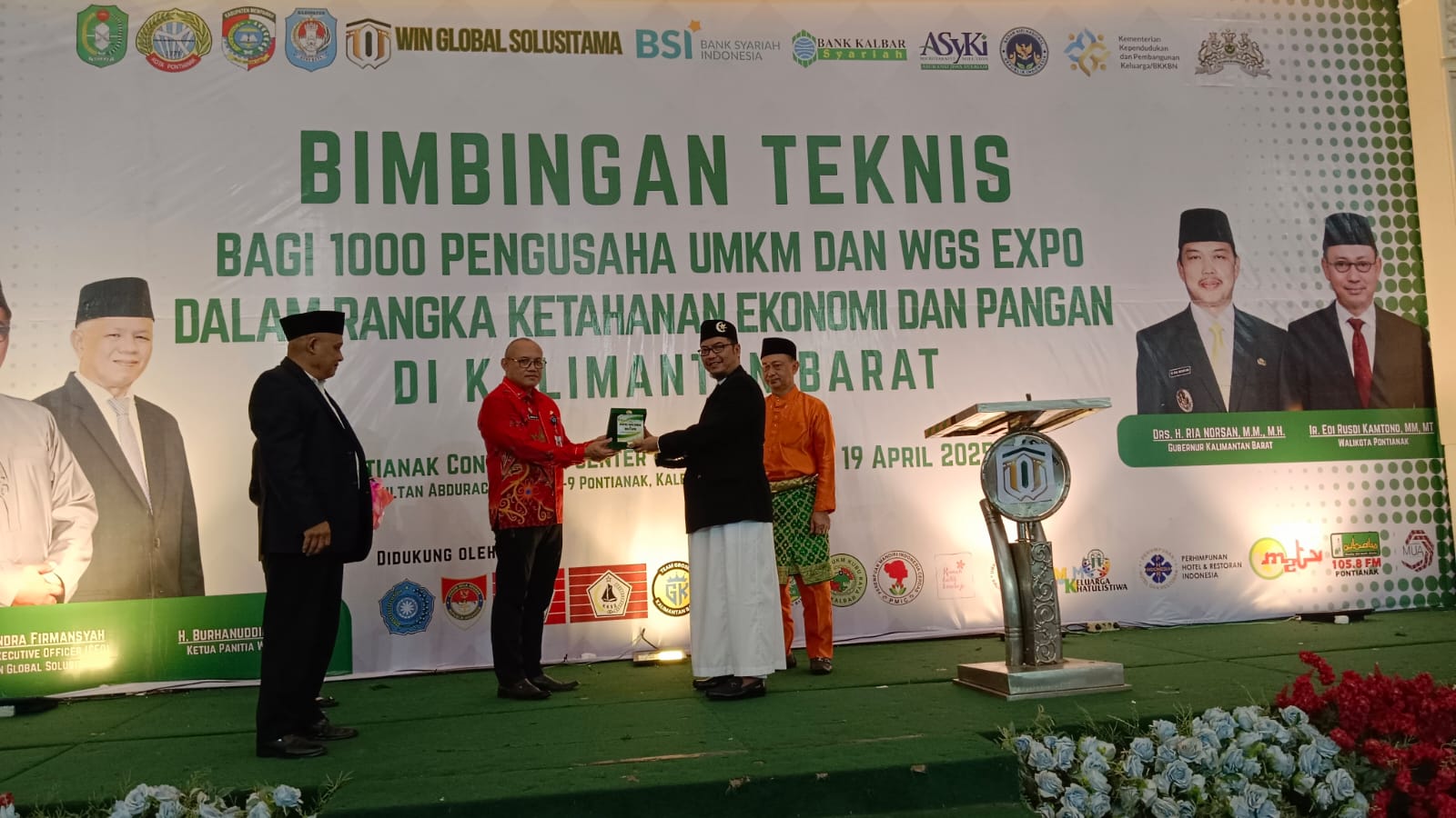 CEO PT WGS, Hendra Firmansyah saat pembukaan bimtek 1000 UMKM dan expo di Pontianak Convention Center (PCC), Sabtu (19/4).