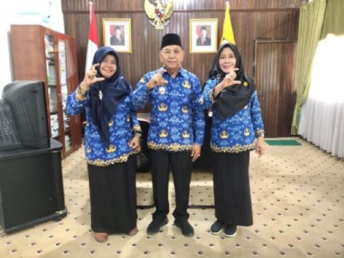 AUDIENSI : Wakil Bupati Juli Suryadi saat menerima audiensi Pengurus Perempuan ICMI Mempawah.
