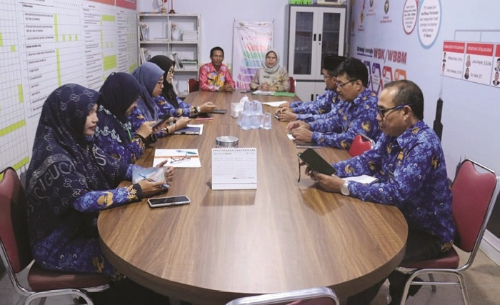 KOORDINASI : Kemenag Singkawang rapat koordinasi untuk kemajuan pendidikan.