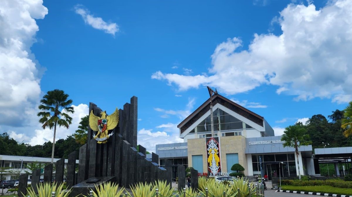 PLBN Entikong yang terletak di Kecamatan Entikong, Kabupaten Sanggau, Provinsi Kalimantan Barat.