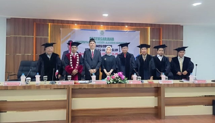 PROMOSI DOKTOR: Kasatreskrim Polres Sambas saat sidang promosi Doktor di Universitas Islam Negeri (UIN) Alauddin Makassar, Senin (21/4).