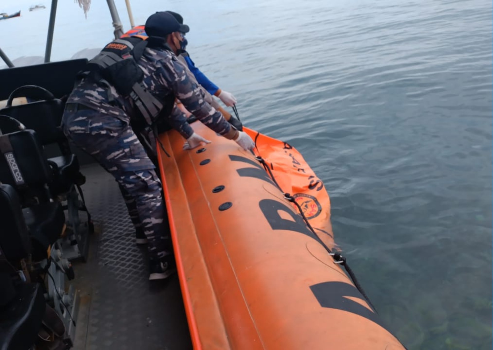 Memasuki hari kelima, Senin (21/4) pencarian terhadap korban speedboat tenggelam LB Yakin Usaha V di perairan Jermal 9, Padang Tikar, Tim SAR gabungan berhasil menemukan salah satu korban yang hilang.