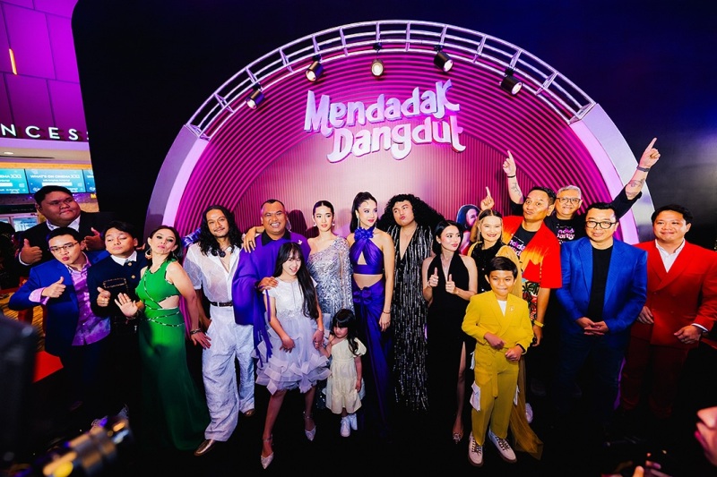 Para pemeran film Mendadak Dangdung sata Gala Premiere.