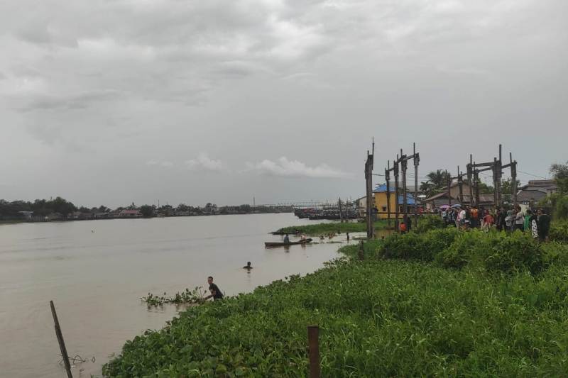 Lokasi hilangnya bocah berusia 12 tahun di tepian Sungai Kapuas, Kecamatan Sungai Raya Kabupaten Kubu Raya Kamis (24/4/2025).