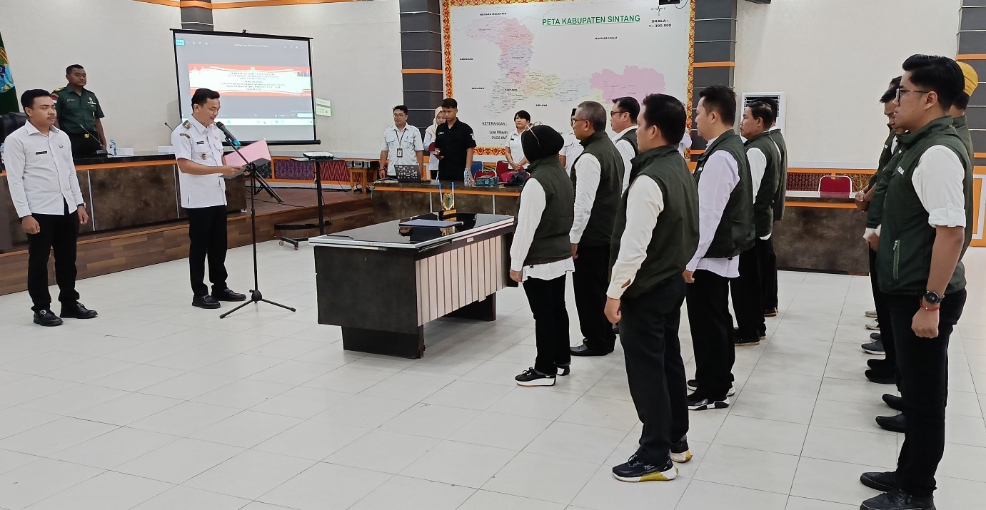 FKDM : Pemkab Sintang Bentuk Kepengurusan FKDM sebagai wadah masyarakat dalam mendeteksi potensi gangguan keamanan dan ketertiban secara cepat dan tepat.