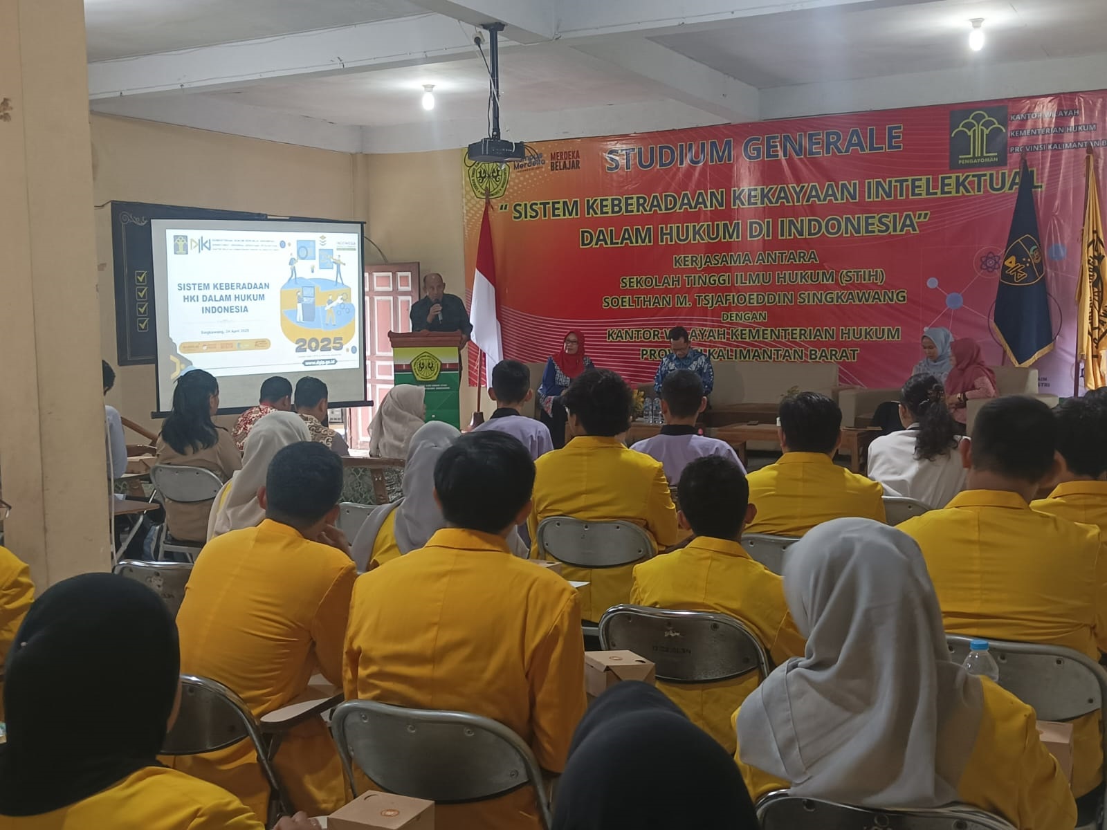 KEGIATAN: Sekolah Tinggi Ilmu Hukum (STIH) Soelthan M Tsjafioeddin Singkawang menggelar stadium general &ldquo;Sistem keberadaan Kekayaan Intelektual dalam hukum Indonesia&rdquo;, Kamis (24/4).