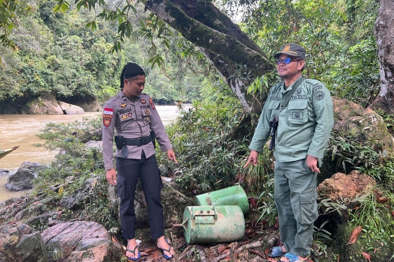 Barang bukti mesin gelondongan yang ditemukan tim gabungan dalam patroli yang dilakukan belum lama ini.