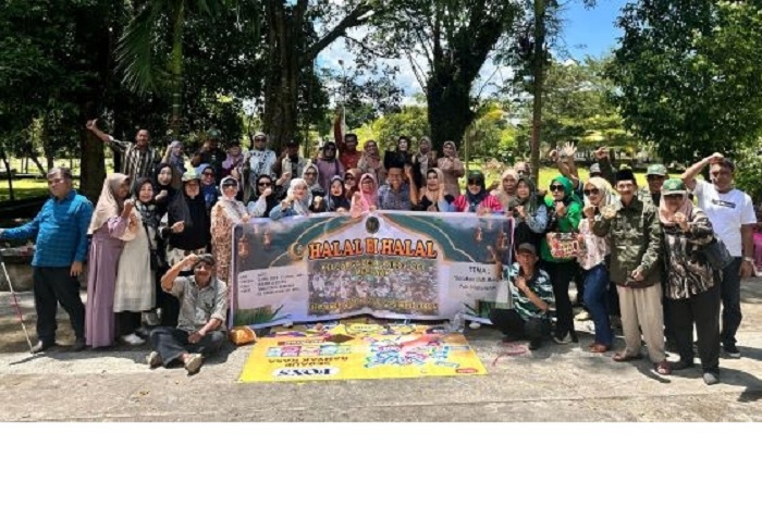 KEKELUARGAAN: Foto bersama keluarga besar Ankol Mempawah.