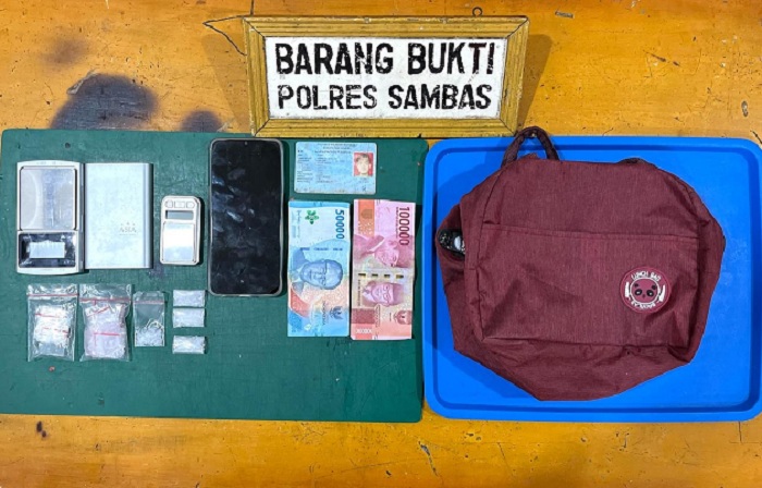 BARANG BUKTI: Polres Sambas mengamankan barang bukti berupa sabu dari tangan Y.