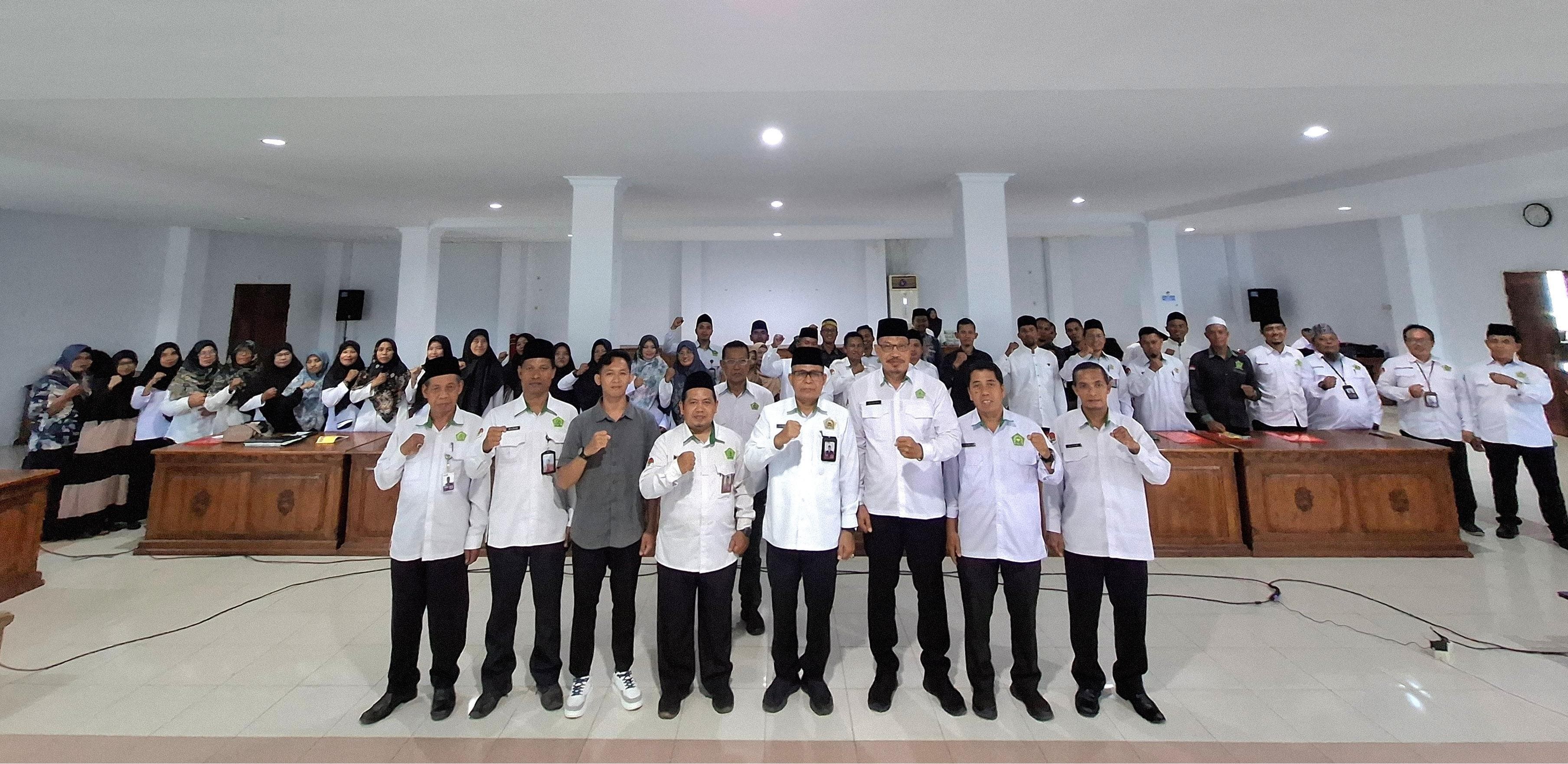 PELATIHAN: Foto bersama para peserta pelatihan PAI Aktif Kemenag Mempawah.