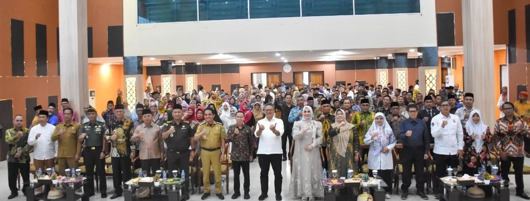 Pengurus  Iluni dan keluarga besar alumni IAIN Pontianak saat acara halal bihalal Senin (28/4)