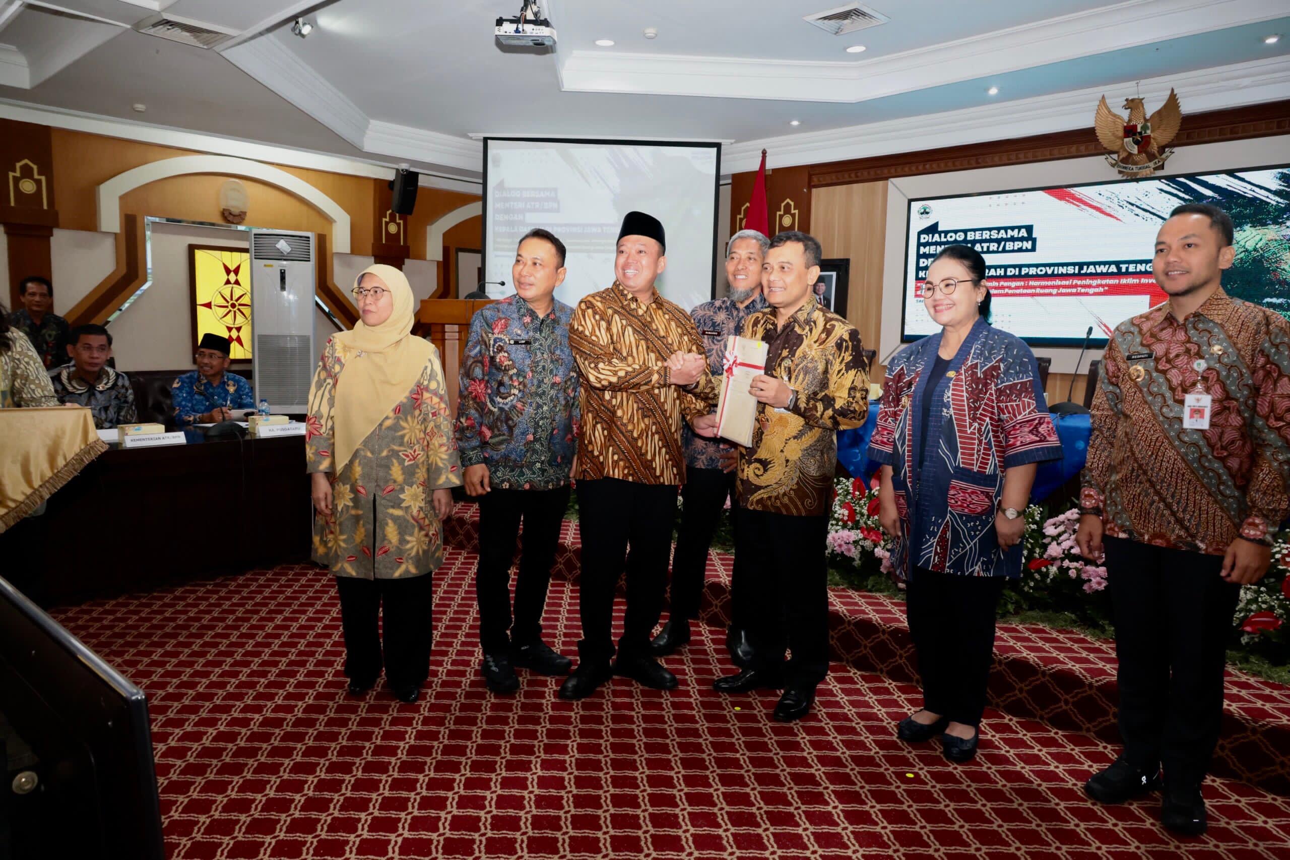 Menteri Nusron dalam dialog bersama Gubernur dan para Bupati/Wali Kota se-Jawa Tengah, di Kantor Gubernur Jawa Tengah.