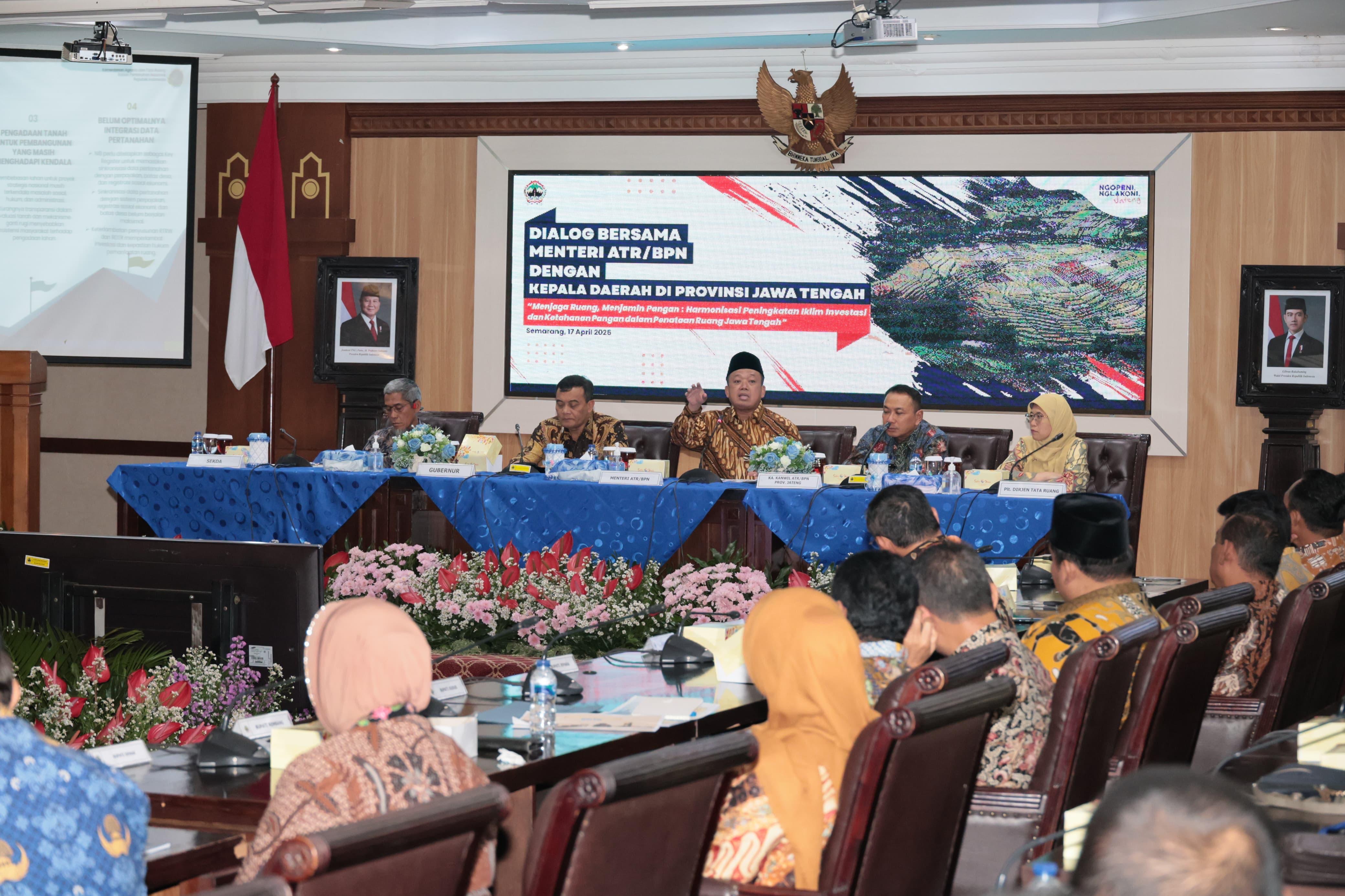 Menteri Nusron saat dialog bersama Gubernur dan Kepala Daerah se-Jawa Tengah yang digelar di Kantor Gubernur Jawa Tengah.