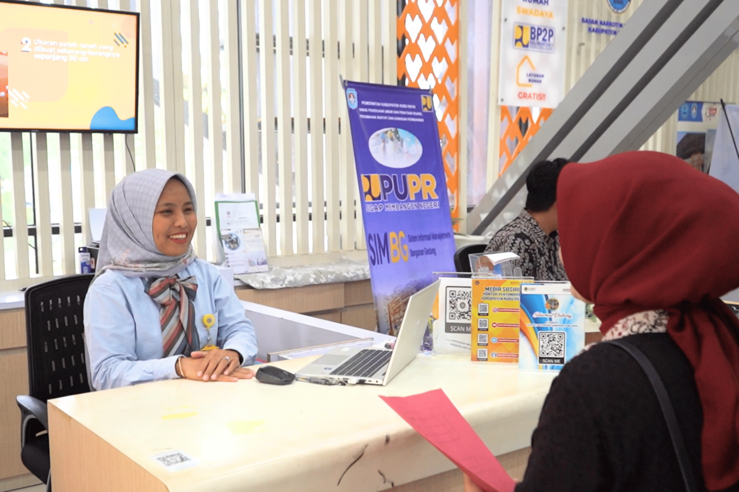 Loket Kantor Pertanahan Kabupaten Kubu Raya di MPP buka setiap hari Senin hingga Jumat, pukul 08.00 hingga 15.00 WIB.