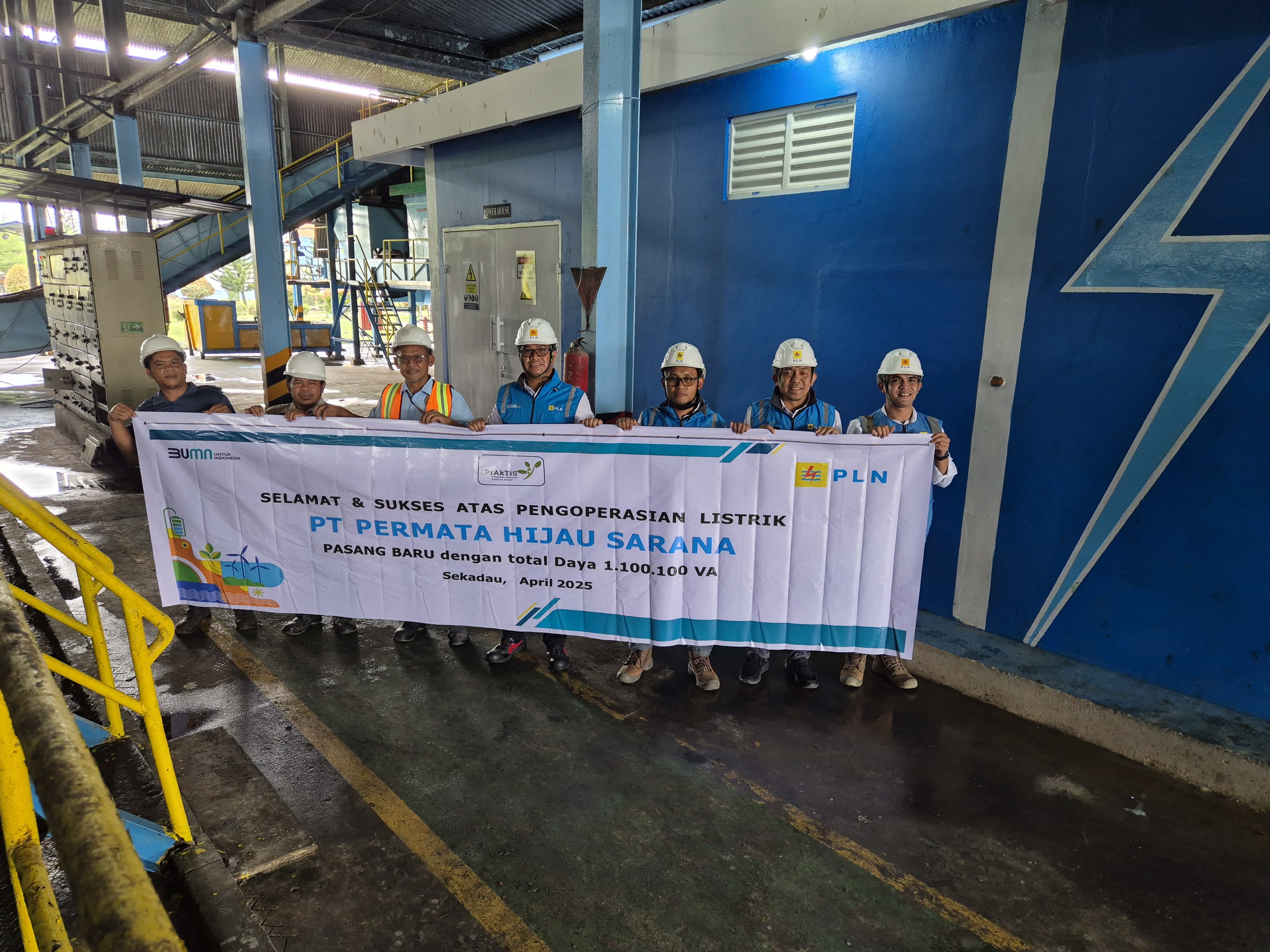 PLN UP3 Sanggau, dipimpin Hendy Gita Wedhatama, meresmikan suplai listrik captive power terintegrasi dengan sistem PLN, mendukung efisiensi industri di Kalbar.