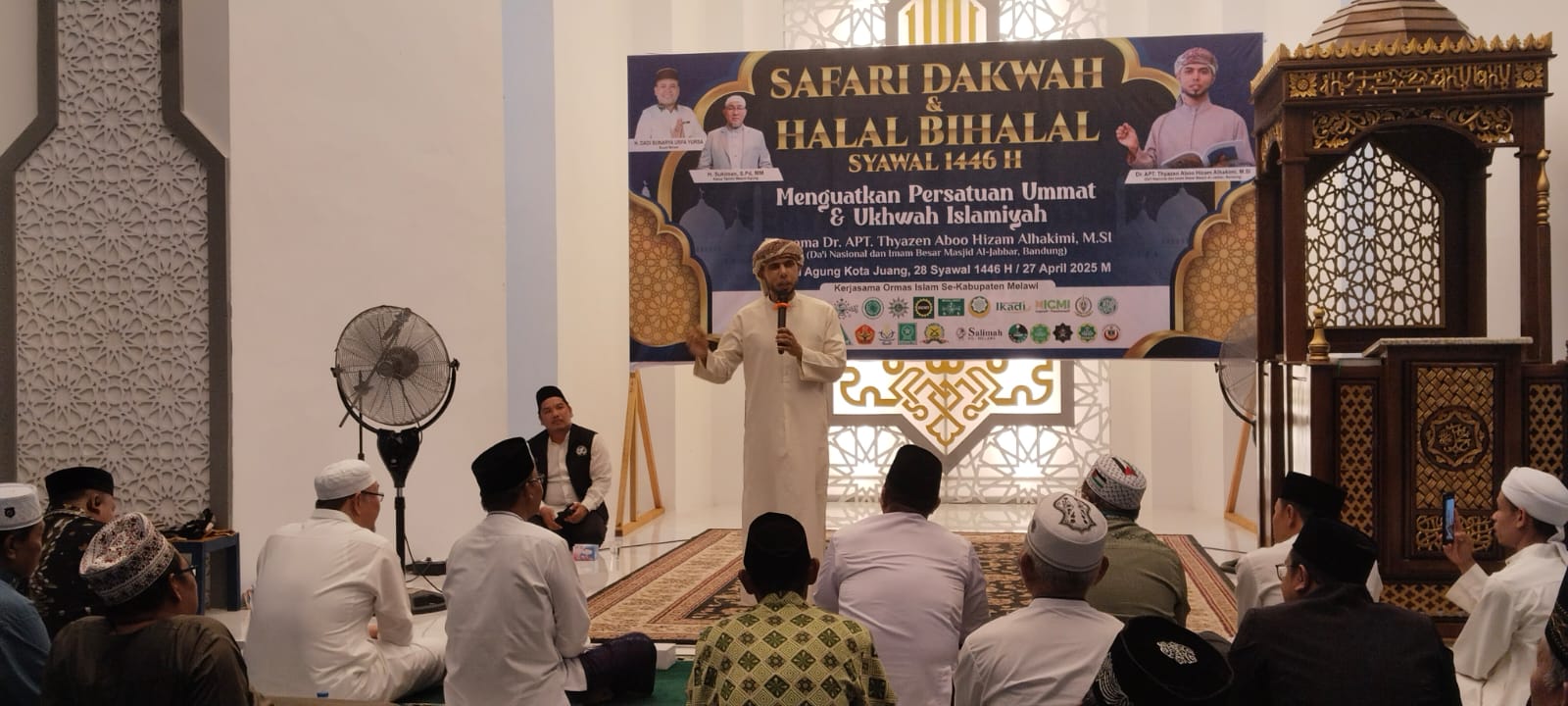 Ratusan Jamaah menghadiri safari dakwah halal bihalal Idulfitri 1446 H di Masjid Agung Kota Juang Nanga Pinoh.
