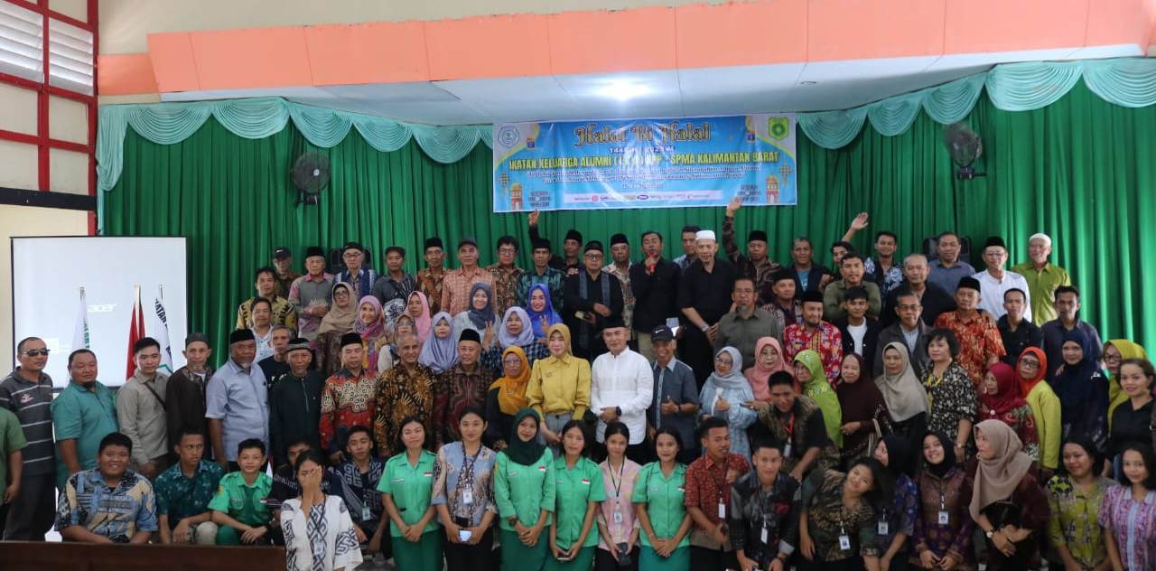 Anggota IKA SPP-SPMA foto bersama pada acara SPP-SPMA Reborn 2025 yang berlangsung di Kampus SMKN 4 SPP SPMA SINGKAWANG, Jalan Sagatani Km 7,8 Singkawang, Jumat &ndash; Minggu (25-27/4) kemarin.