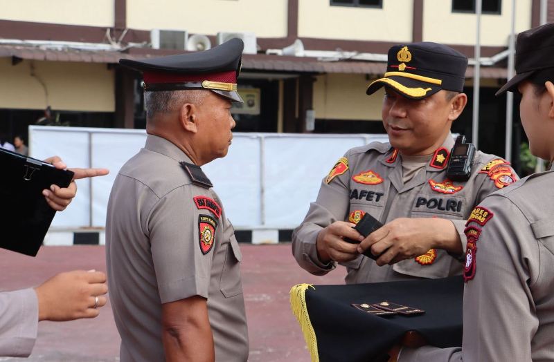 Anggota Polres Sanggau, Ipda Mamid resmi diberikan kenaikan pangkat pengabdian sebagai inspektur polisi satu (Iptu) pada 1 Mei 2025.
