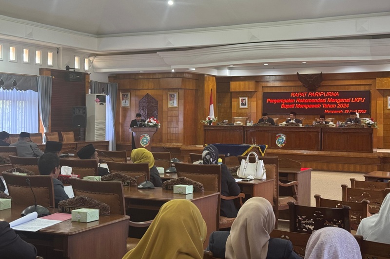Paripurna penyampaian rekomendasi atas LKPJ Bupati Mempawah Tahun anggaran 2024.