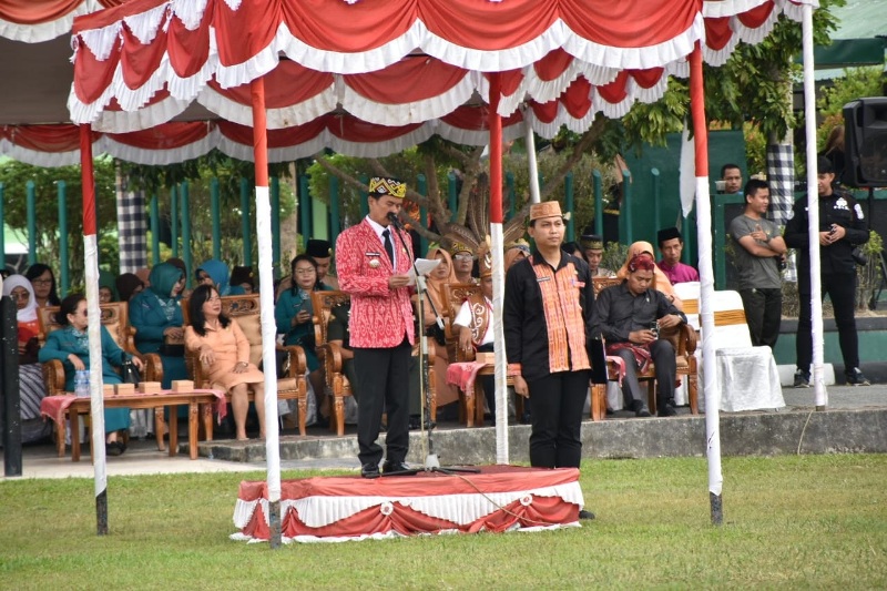 Bupati Sintang Gregorius Herkulanus Bala sebut pendidikan adalah hak asasi yang wajib dijamin negara.