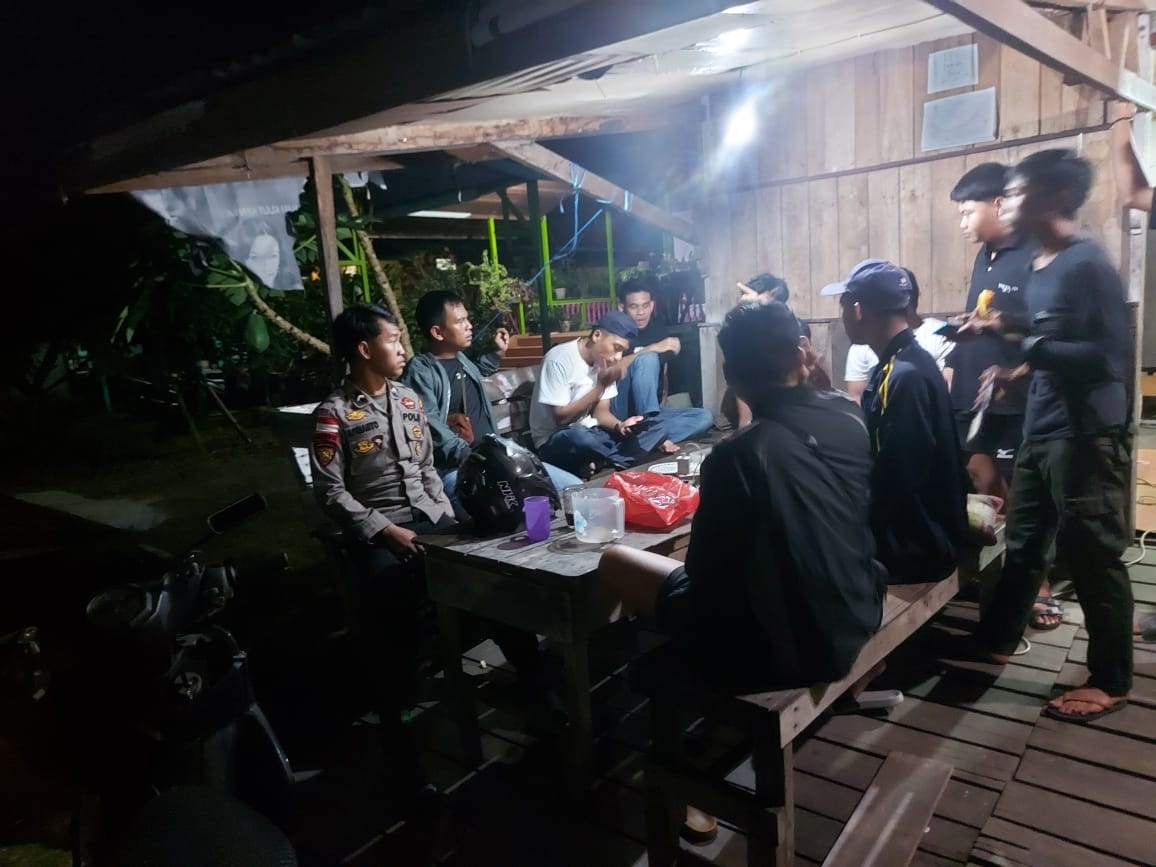 PATROLI: Patroli yang dilakukan Polsek Putussibau Selatan dalam mengantisipasi terjadinya suara tangisan.