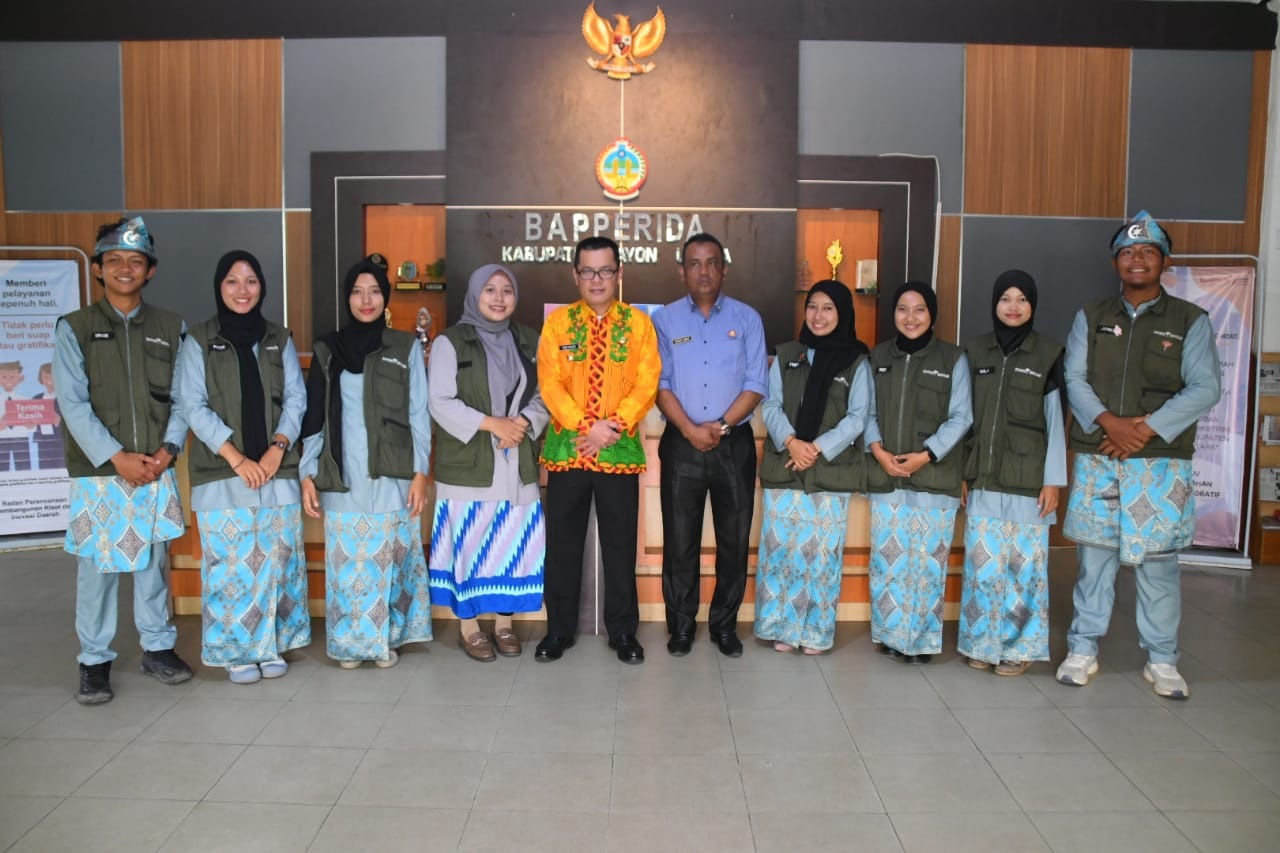 PENGAJAR MUDA: Forum Diskusi Pendidikan yang diselenggarakan oleh Pengajar Muda Angkatan ke-27 Kabupaten Kayong Utara.