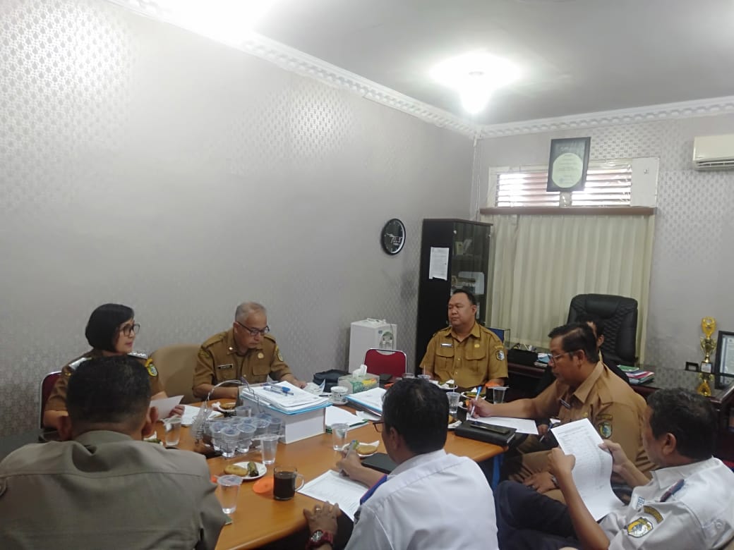 RAPAT: Suasana rapat koordinasi persiapan Gebyar Musik Etnik dan Pameran Ekonomi Kreatif yang akan berlangsung selama sepekan, 8&ndash;15 Mei 2025, di Halaman GOR Apang Semangai.