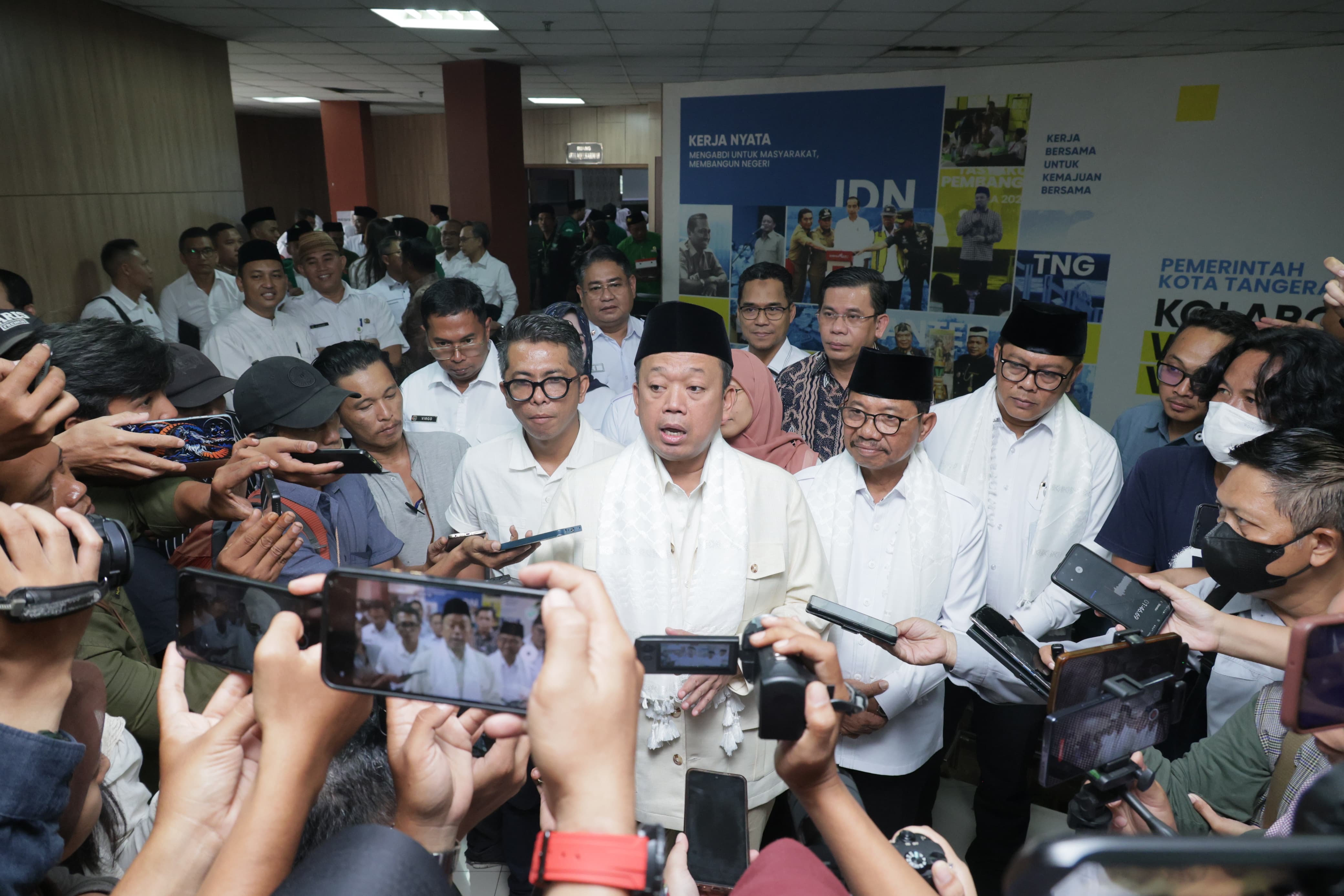 Peluncuran Integrasi Data Pertanahan dan Perpajakan sekaligus Penyerahan Sertipikat Hak Pakai dan Wakaf yang berlangsung di Kantor Wali Kota Tangerang, Rabu (30/04/2025).