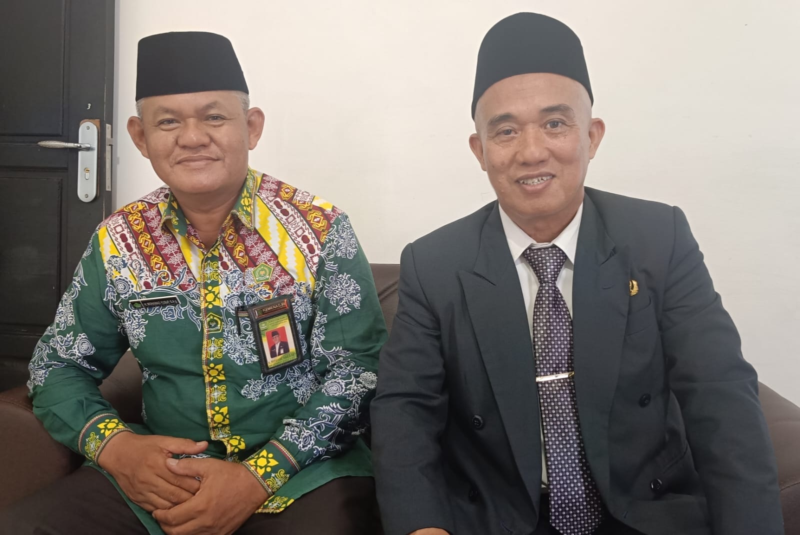 BERSAMA: Ketua PCNU Kapuas Hulu Mohammad Yusuf bersama Rois Syuriah NU Kapuas Hulu Khusairi Husman.