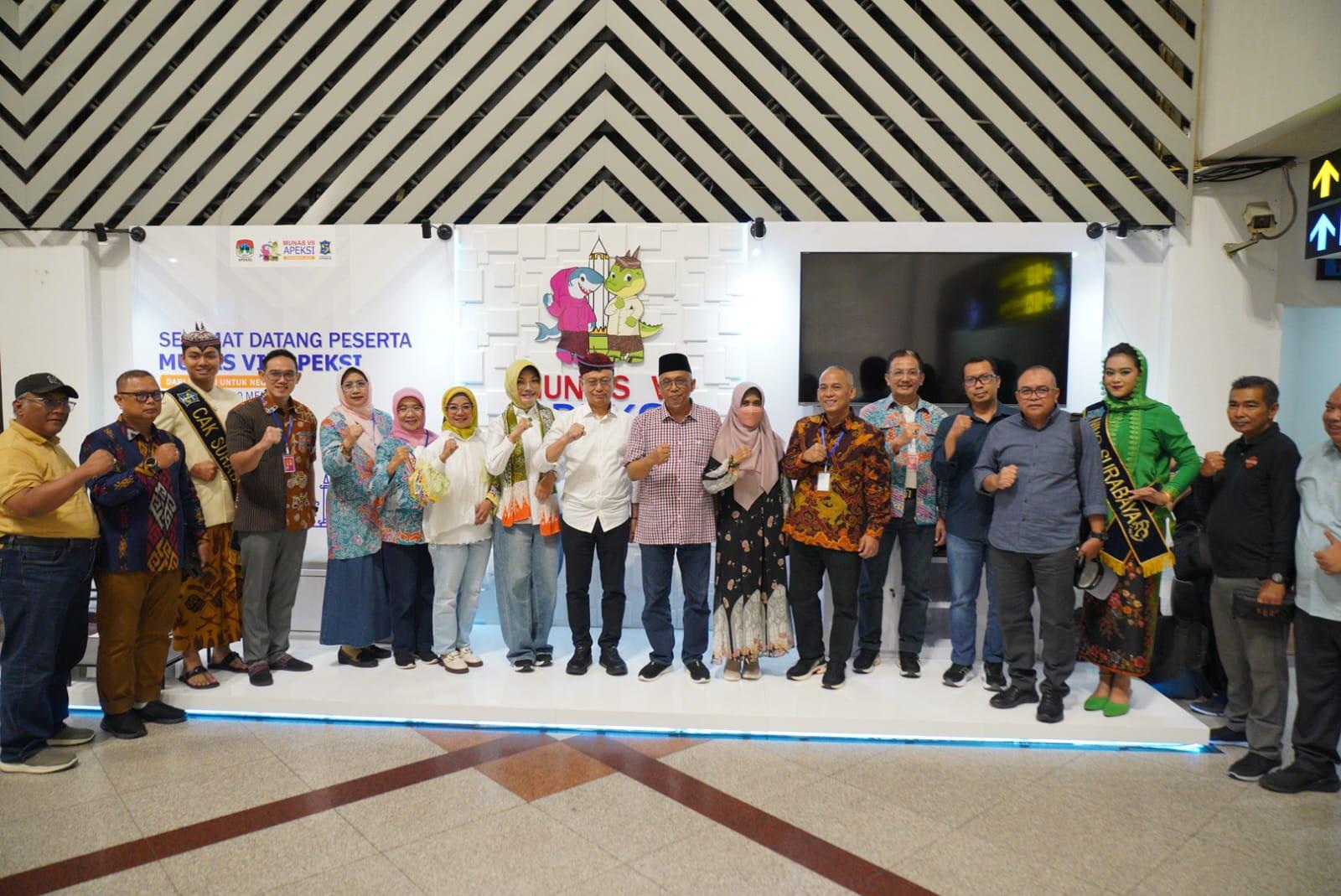 APEKSI: Wali Kota Pontianak Edi Rusdi Kamtono beserta istri tiba di Bandara Juanda Surabaya untuk menghadiri agenda Munas VII APEKSI.