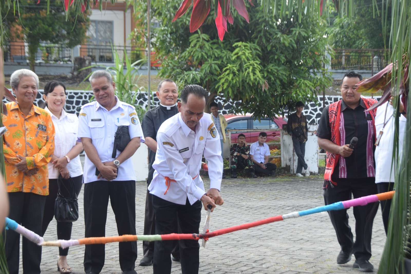 MOMEN : Bupati Sintang Gregorius Herkulanus Bala menghadiri momen peringatan 44 tahun SMAS Panca Setya