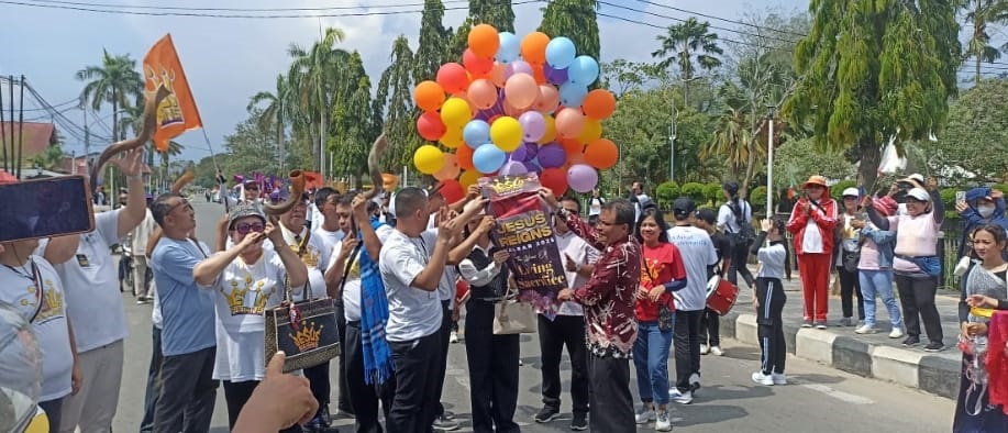 PEMBUKAAN: Suasana pembukaan perayaan Jesus Reigns 2025 yang digelar pada Kamis (1/5) di Kota Singkawang.