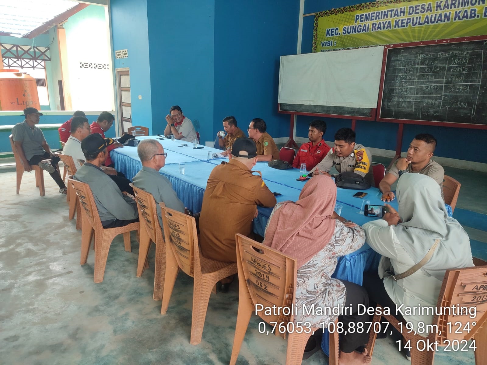 KLARIFIKASI: Mediasi klarifikasi pasca kebakaran hutan dan lahan (Karhutla) di Desa Karimunting, Kecamatan Sungai Raya Kepulauan, Kabupaten Bengkayang, Kamis (8/5).