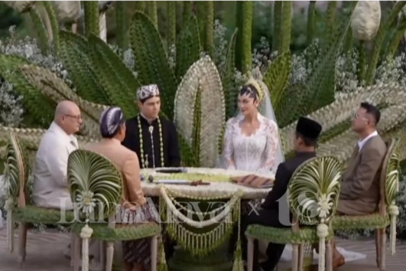 Raffi Ahmad dan Irwan Mussry menjadi saksi dalam pernikahan Luna Maya-Maxime Bouttier.