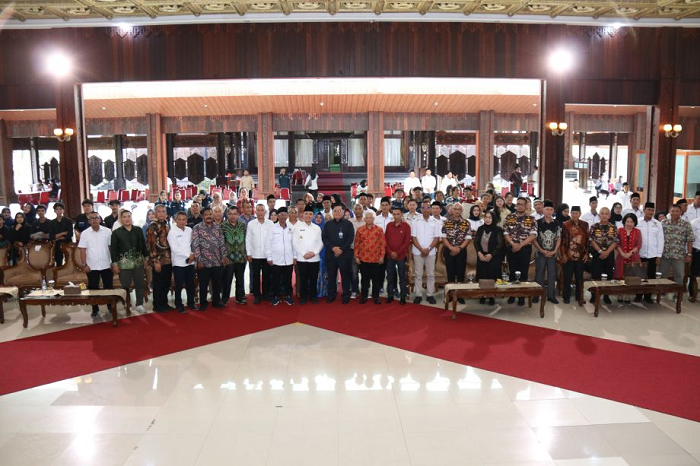 PELANTIKAN: Foto bersama usai pelantikan pengurus Ikatan Alumni (IKA) Fakultas Ilmu Sosial dan Ilmu Politik (Fisip) Universitas Tanjungpura (Untan) periode 2025-2029.