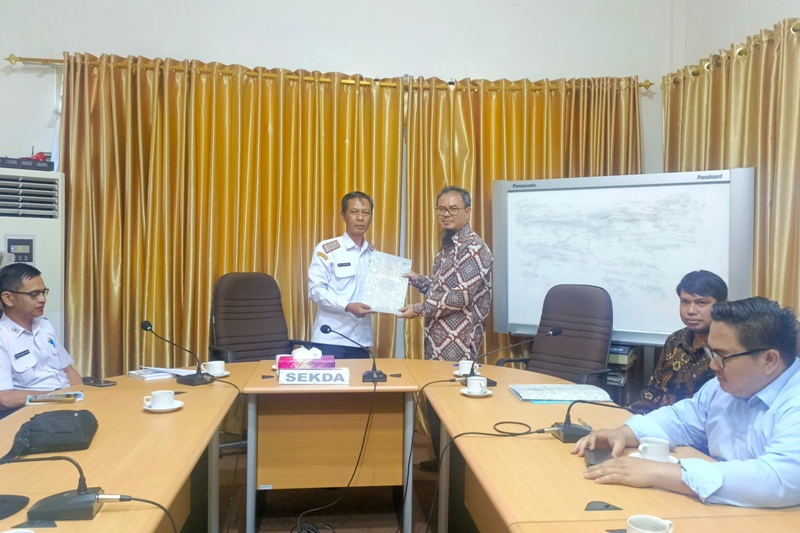 Pemerintah Kabupaten Kayong Utara menerima kunjungan Tim Pemeriksa Badan Pemeriksa Keuangan (BPK) Perwakilan Kalimantan Barat.