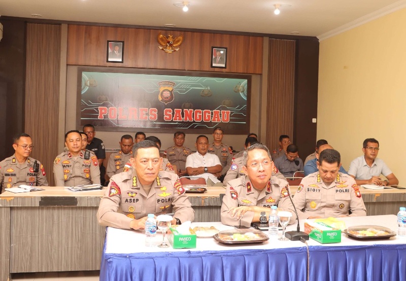 Wakapolda Kalbar Brigjen Pol Roma Hutajulu saat berada di Kabupaten Sanggau dalam mendukung pelaksanaan Operasi Kepolisian Kewilayahan.