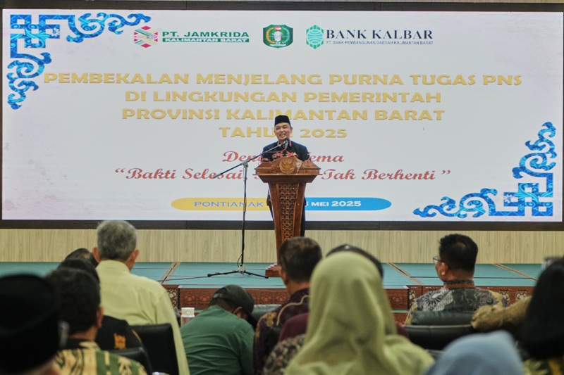Gubernur Kalimantan Barat Ria Norsan saat menyampaikan arahannya pada kegiatan pembekalan menjelang purna tugas ASN.