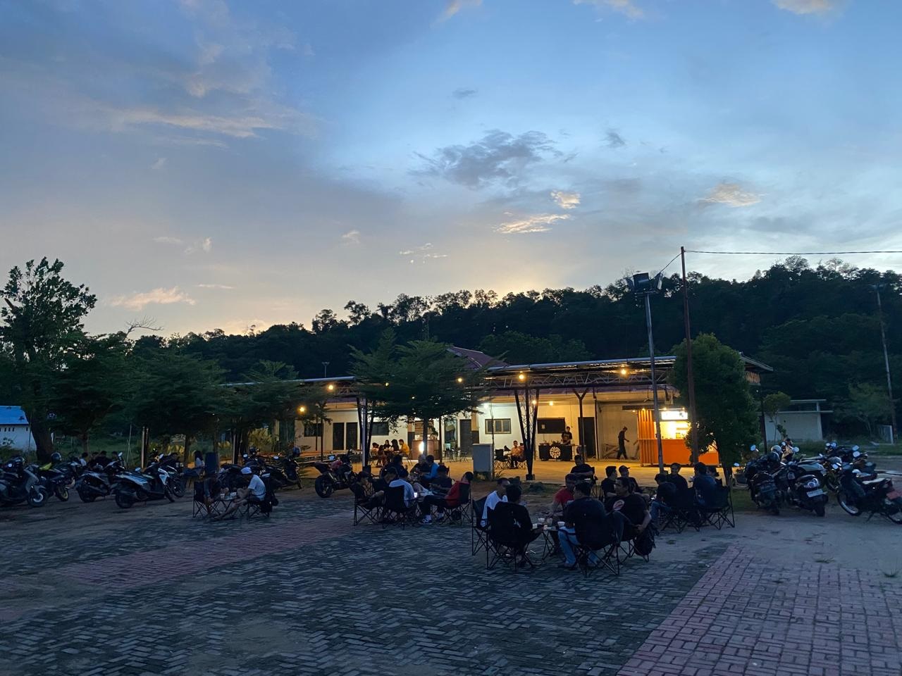 KIOS KULINER: Lokasi kegiatan oleh Dinas Perhubungan Kabupaten Kayong Utara di sekitar  kios kuliner Pantai Pulau Datok.