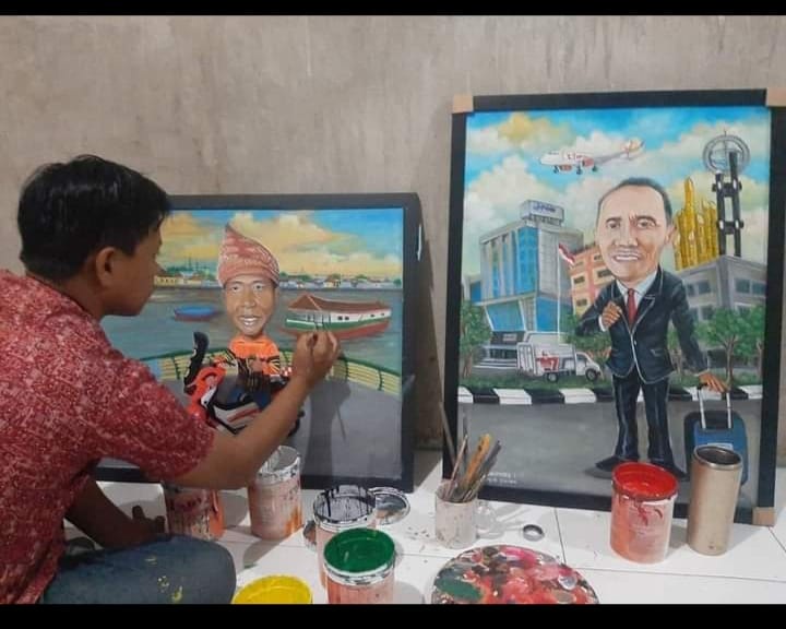 Nurdiansyah saat mengerjakan karyanya