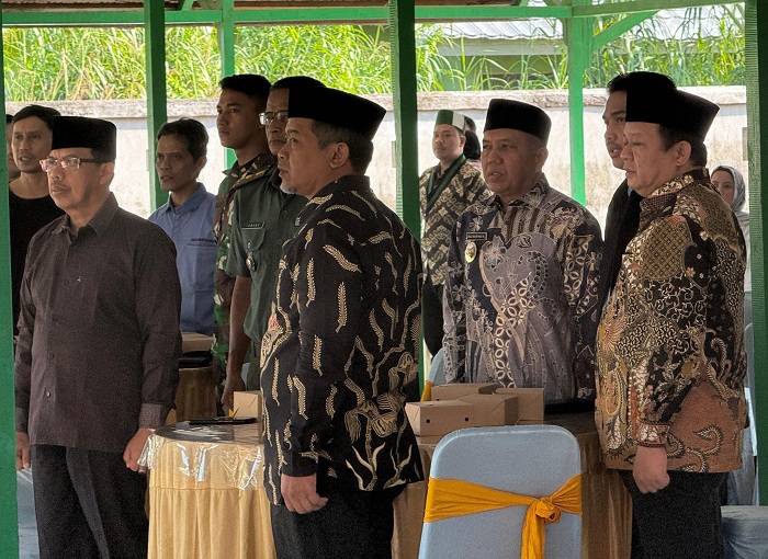 MENGHADIRI: Ketua DPRD Mempawah (paling kanan) saat menghadiri OKK PWI Kalbar di Mempawah.