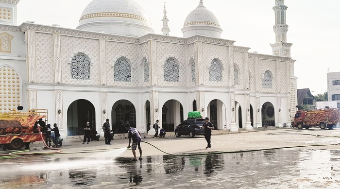 SALAT :  Masjid Babul Jannah di Kota Sambas yang biasanya digunakan salat Idul Adha.