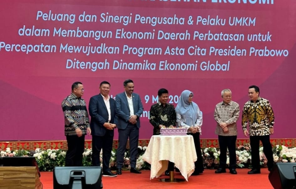 Menteri Usaha Mikro Kecil dan Menengah (UMKM) Republik Indonesia, Maman Abdurrahman, mengajak para pengusaha UMKM asal Kabupaten Sambas, Kalimantan Barat, untuk berani naik kelas.