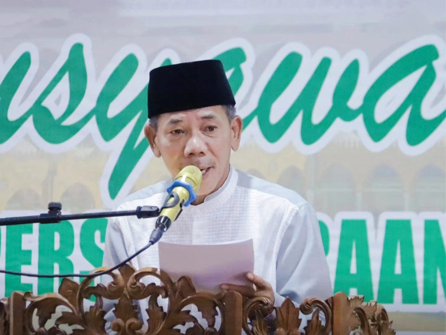 ARAHAN: Wabup Ketapang, Jamhuri Amir, memberikan arahan saat membuka Musda VII IPHI Ketapang, Minggu (11/5).