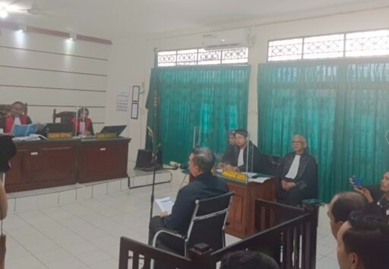 Menteri UMKM RI, Maman Abdurahman Menangis di Persidangan, Bela Pengusaha Kecil yang Terjerat Hukum Gara-gara Label Kedaluwarsa.
