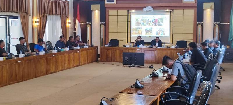 Teraju Indonesia (Kalbar) Bersama Federasi Serikat Buruh Kebun Sawit Kalimantan Barat (FSBKS-KB) melakukan audiensi ke Komisi V DPRD Kalimantan Barat.