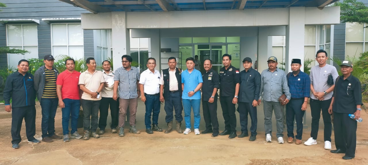 KUNJUNGAN KERJA: Anggota DPRD Kayong Utara saat lakukan kunjungan kerja sekaligus monitoring LKPJ Bupati.